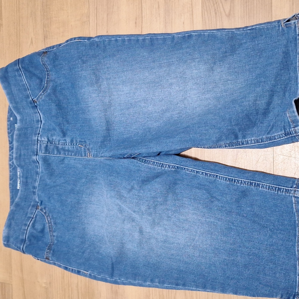 Chico's Perfect Syretch Soft Jegging Pedal Pushers 2.5 12 Medium Wash - Picture 4 of 4